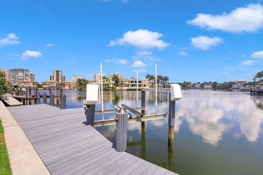 313 Turtle Hatch Rd, Naples, FL 34103