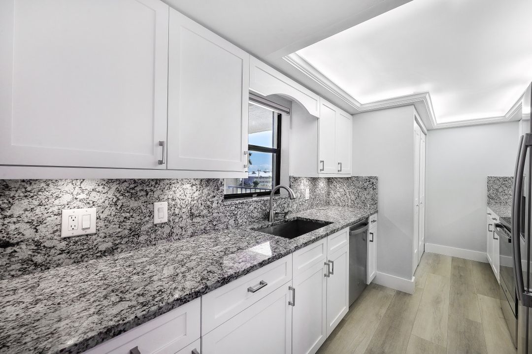 838 W Elkcam Cir #303, Marco Island, FL 34145