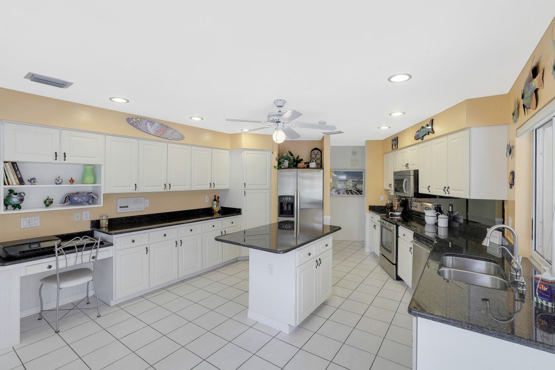 5215 Tamiami Ct, Cape Coral, FL 33904