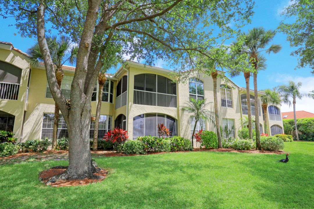 97 Silver Oaks Cir #2203, Naples, FL 34119