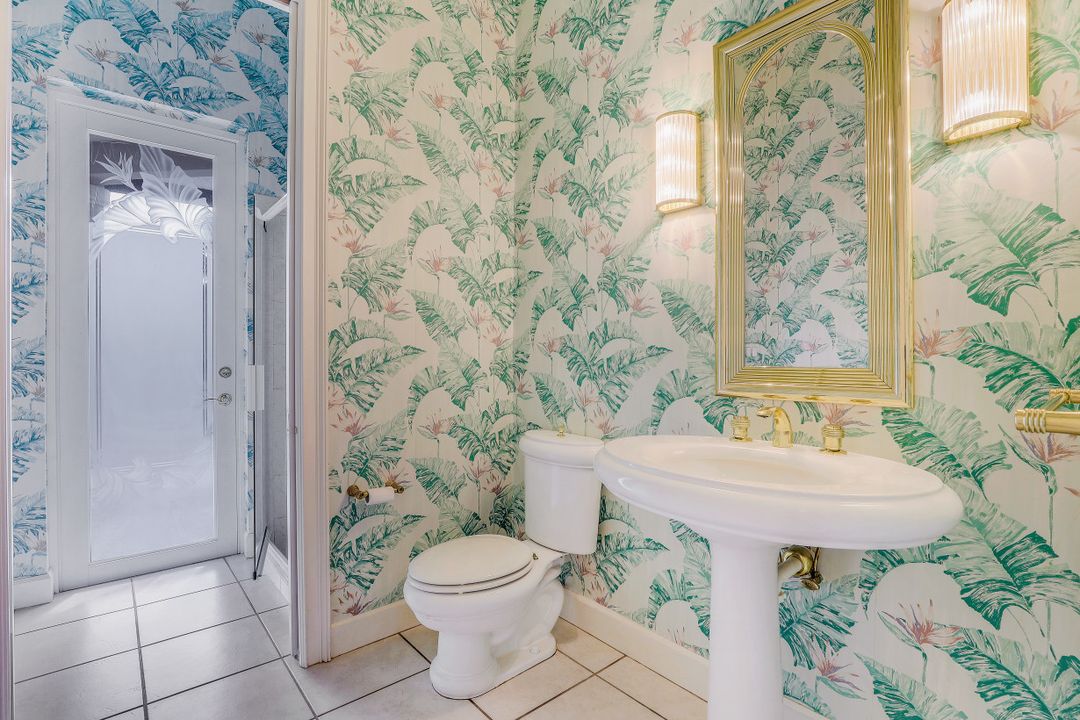 987 Barcarmil Way, Naples, FL 34110