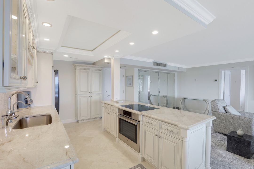 3420 Gulf Shore Blvd N #52, Naples, FL 34103