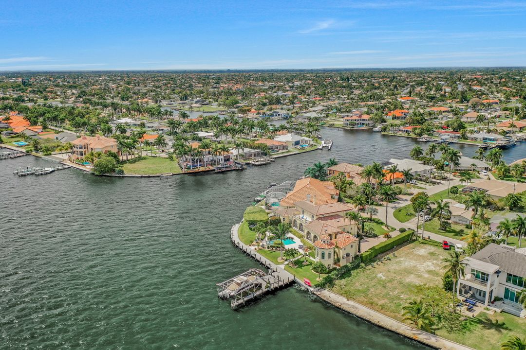 518 Coral Dr, Cape Coral, FL 33904