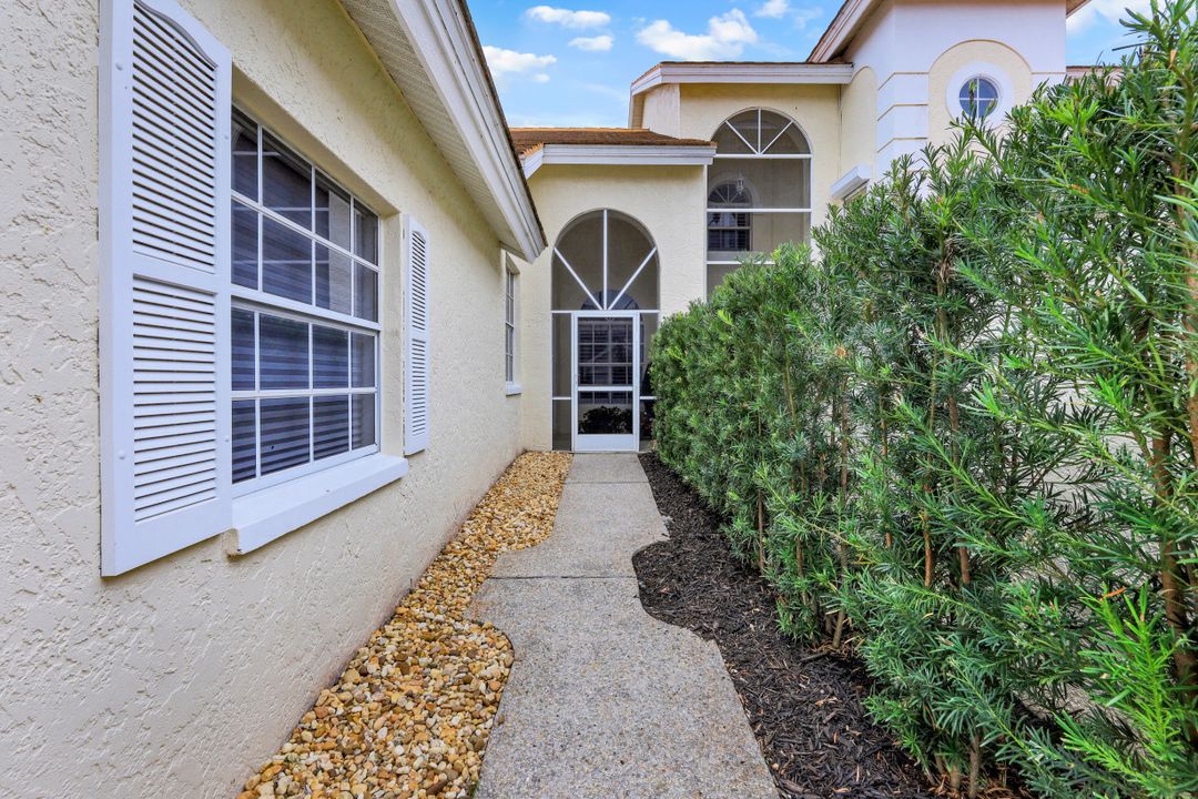 2208 Paget Cir, Naples, FL 34112