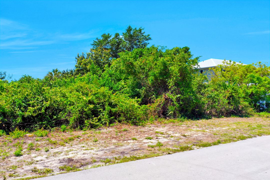 1959 Sheffield Ave, Marco Island, FL 34145