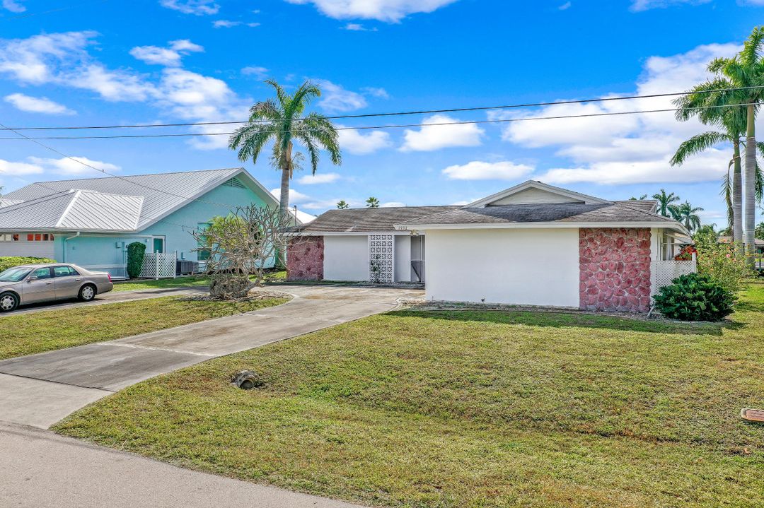 1932 SE 35th St, Cape Coral, FL 33904