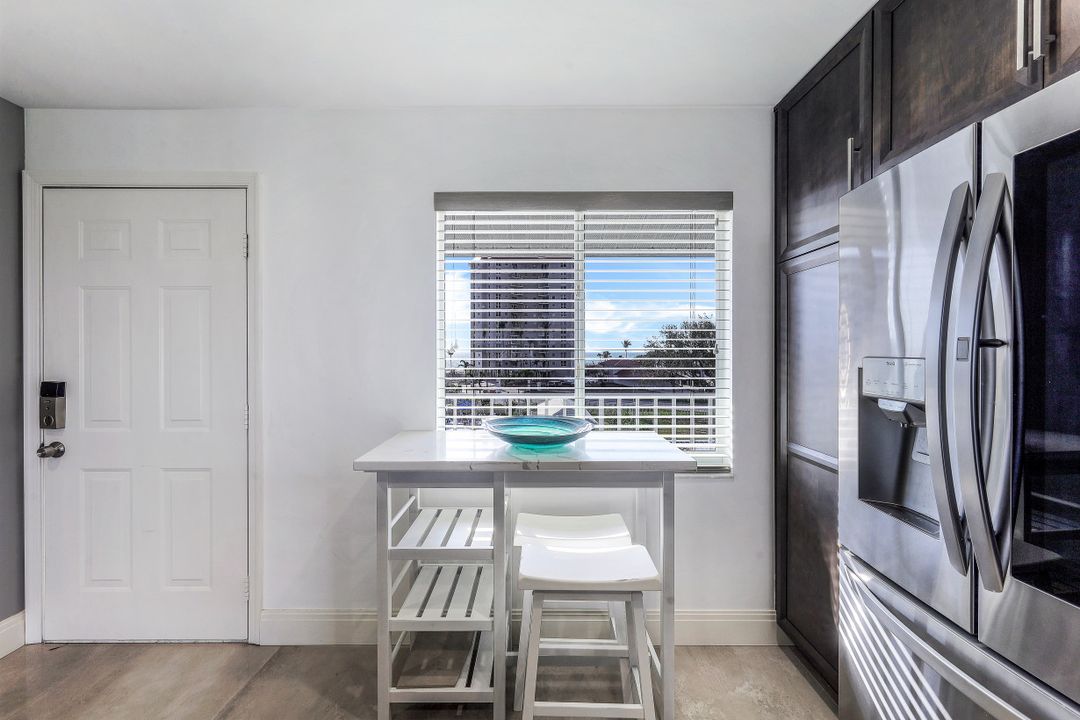 10684 Gulf Shore Dr, Naples, FL 34108