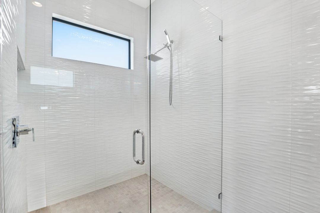 693 105th Ave N, Naples, FL 34108