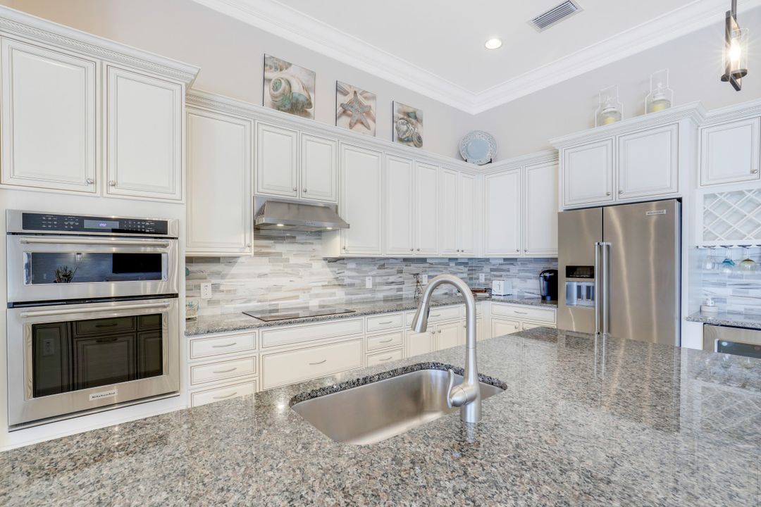 9273 Quarry Dr, Naples, FL 34120