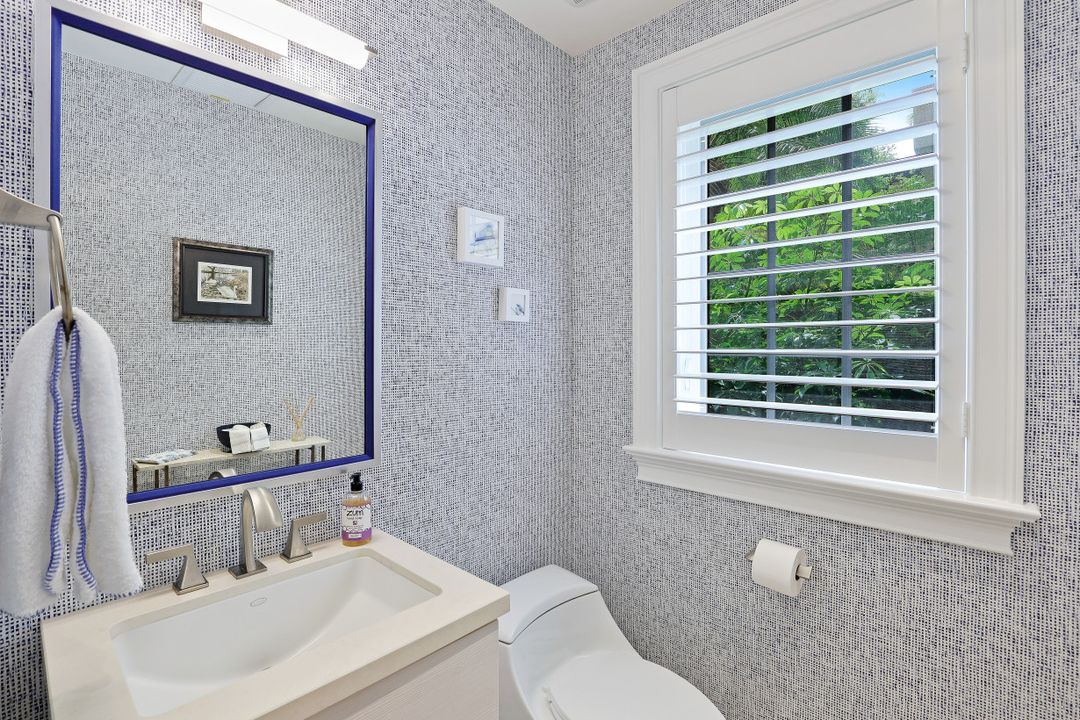 270 5th Ave S #H-2, Naples, FL 34102