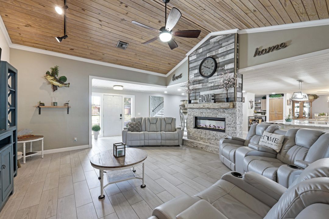 1549 Braeburn Rd, Fort Myers, FL 33919