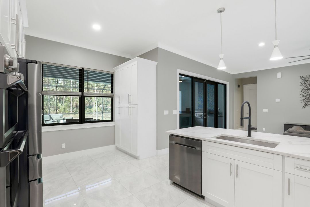 481 7th St NW, Naples, FL 34120