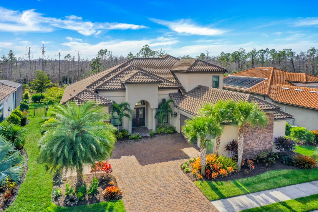 9086 Sorreno Ct, Naples, FL 34119