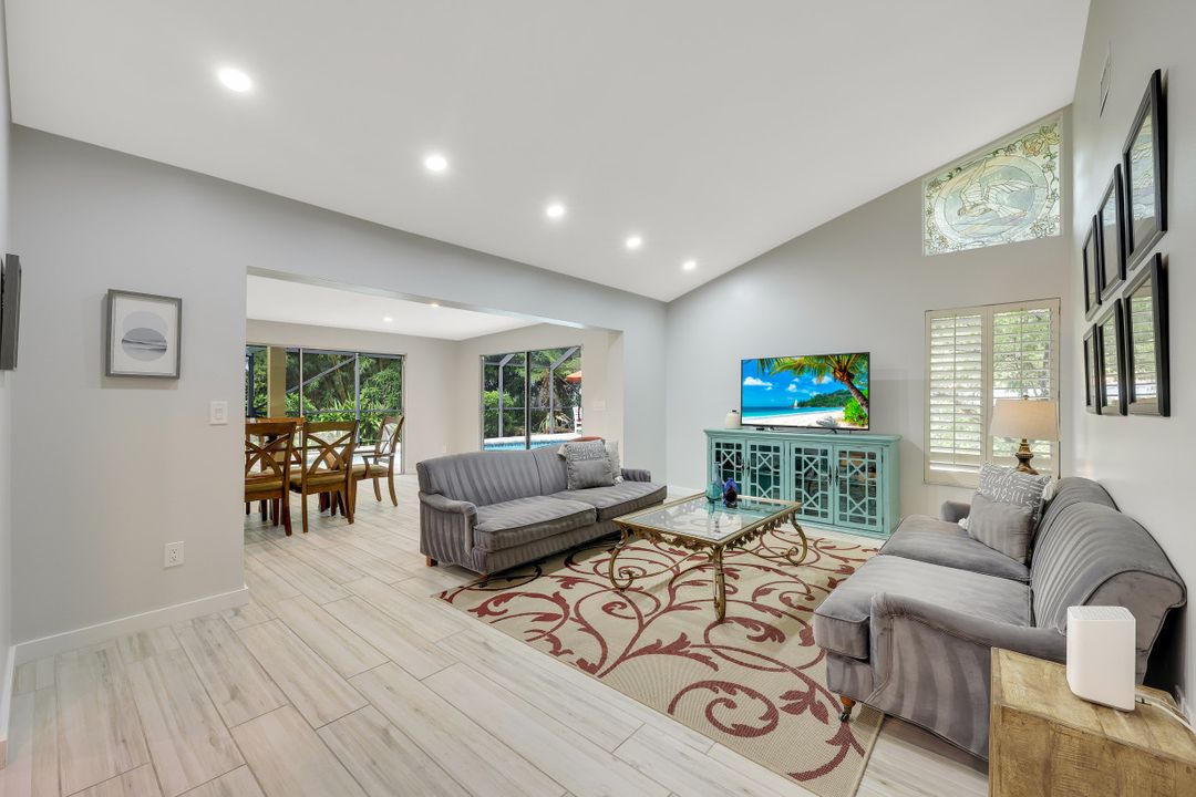 1068 Lake Shore Ct, Naples, FL 34103