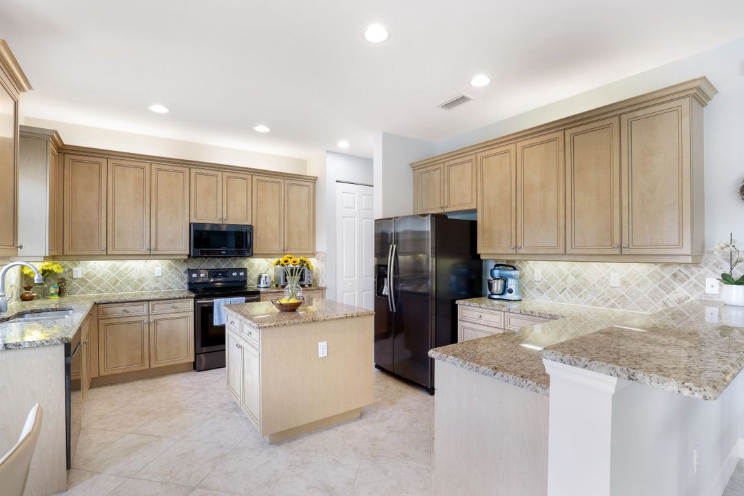 6499 Marbella Dr, Naples, FL 34105