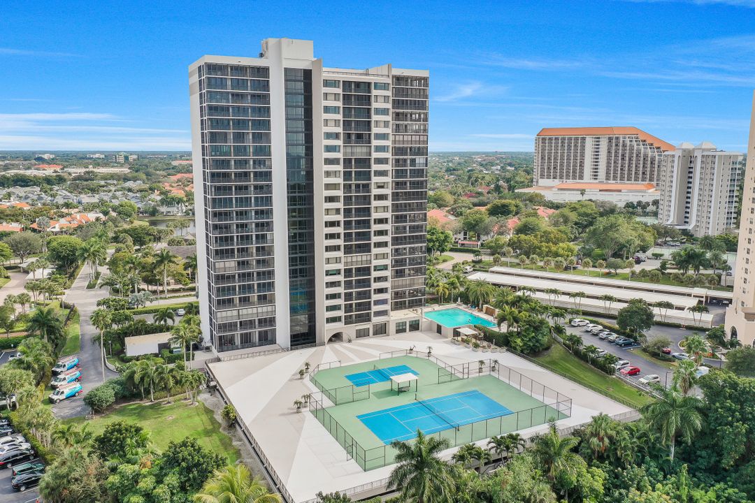 5601 Turtle Bay Dr #802, Naples, FL 34108