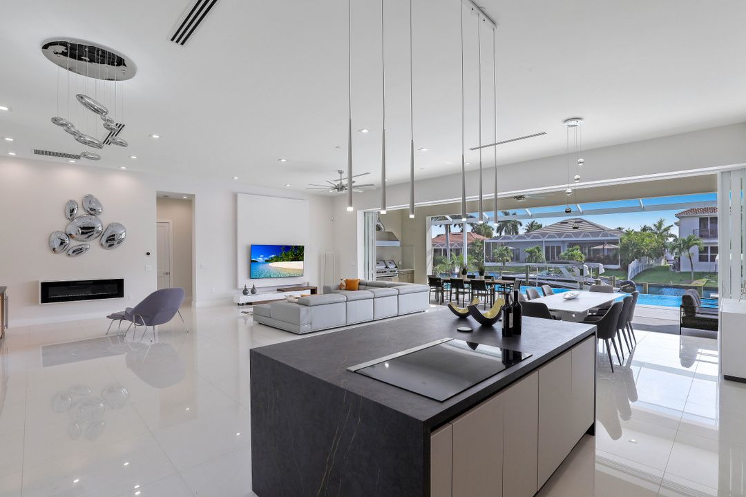 5232 Seminole Ct, Cape Coral, FL 33904