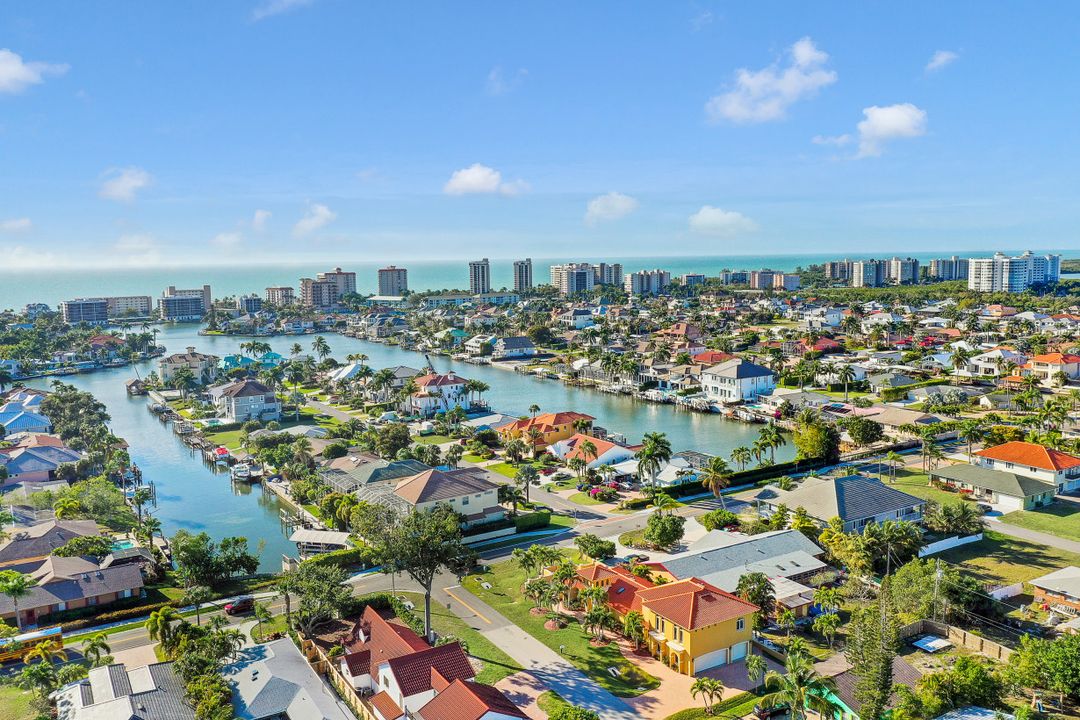 10442 Vanderbilt Dr, Naples, FL 34108