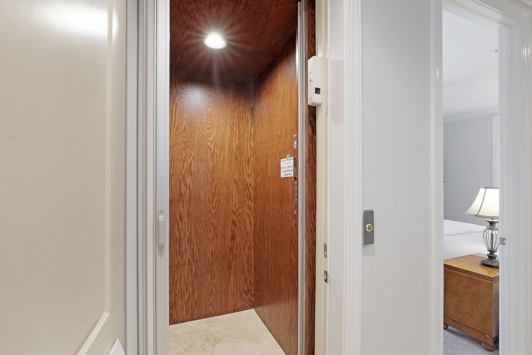 500 Spinnaker Dr, Marco Island, FL 34145