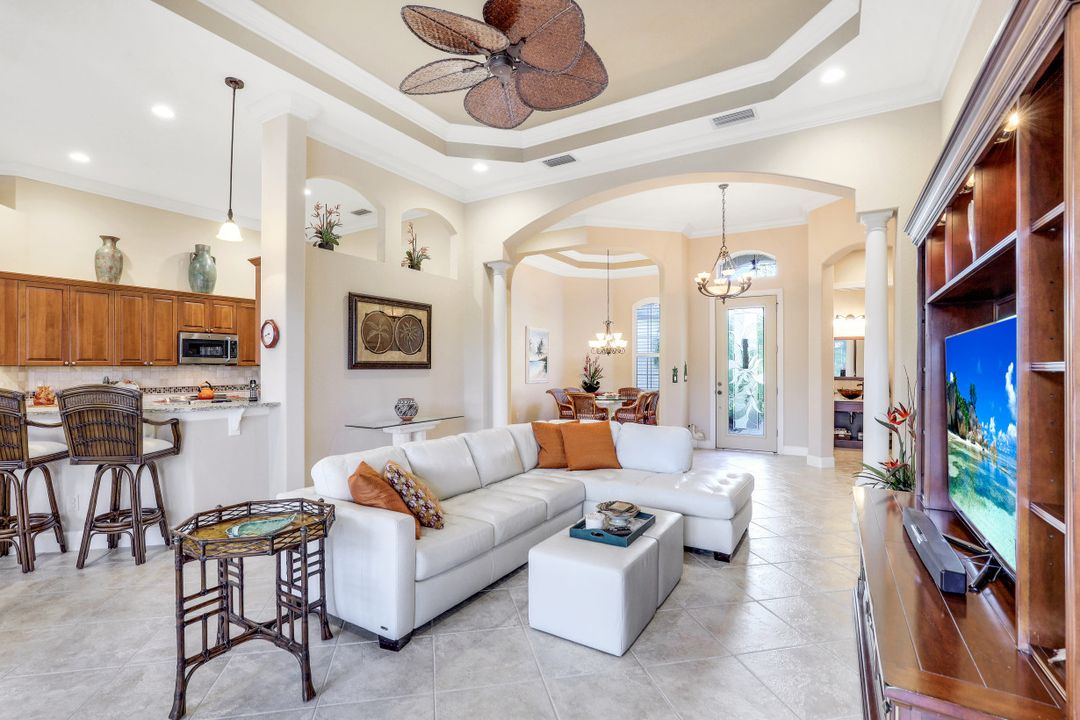 8806 Spinner Cove Ln, Naples, FL 34120