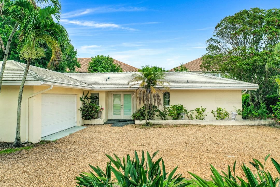 3888 Crayton Rd, Naples, FL 34103