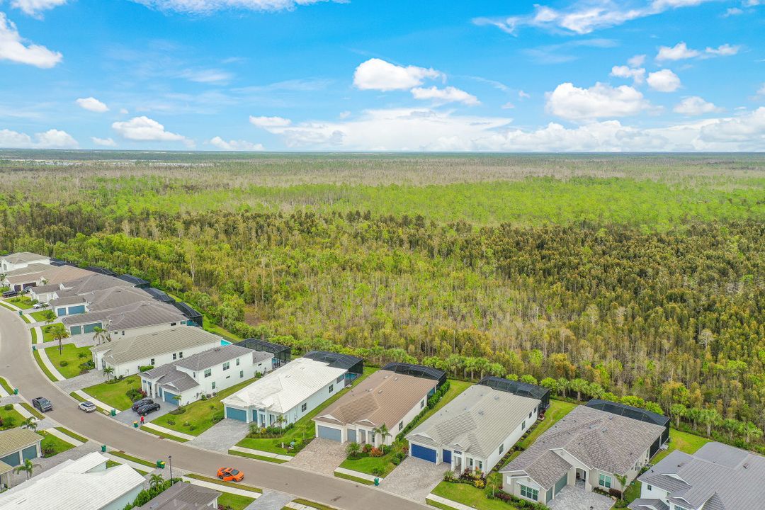 9003 Redonda Dr, Naples, FL 34114