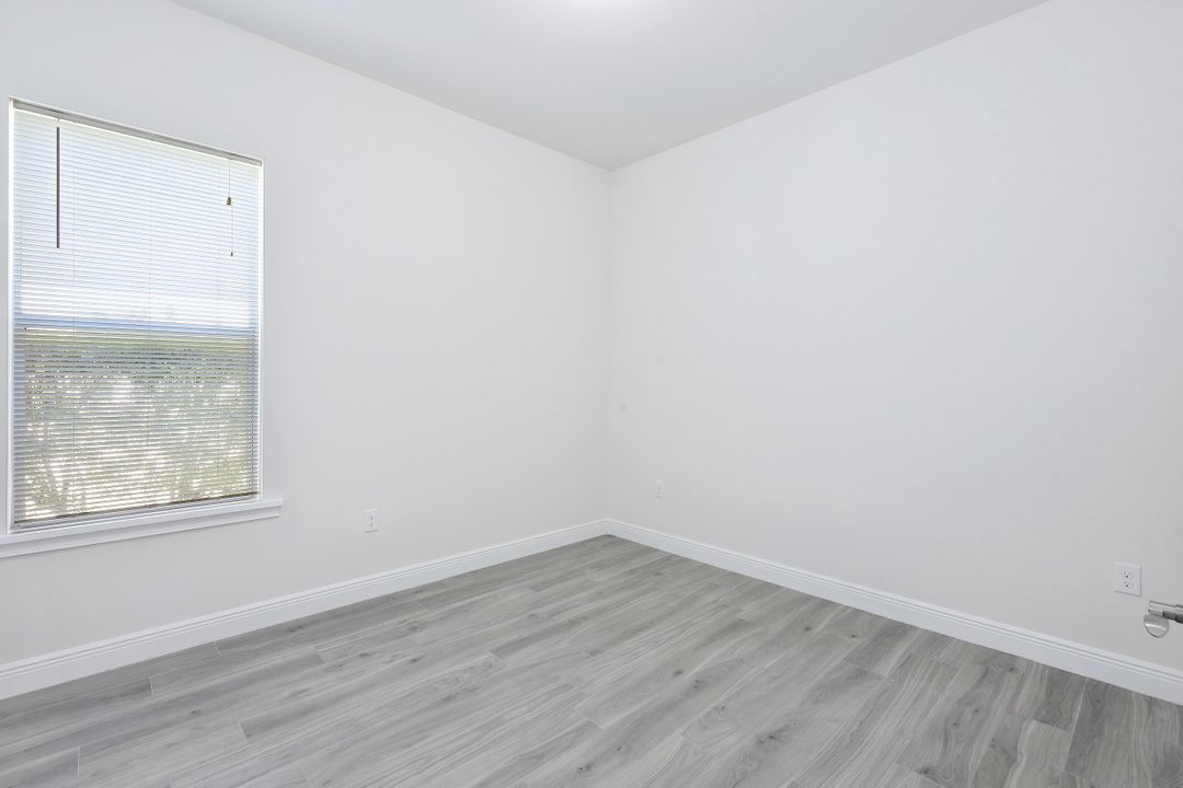 3271 Pilot Cir, Naples, FL 34120