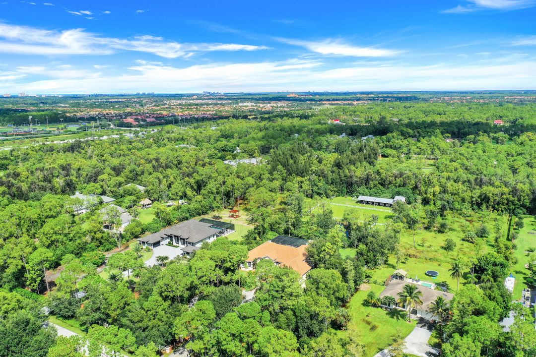 6881 Bottlebrush Ln, Naples, FL 34109