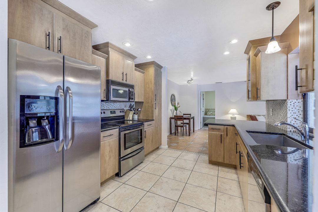 2002 SE 6th Ave, Cape Coral, FL 33990