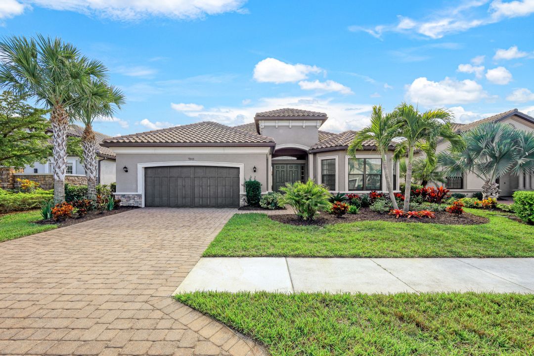 9243 Rialto Ln, Naples, FL 34119