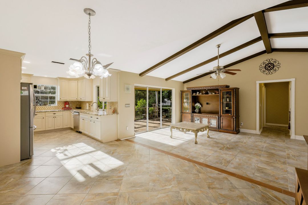 2627 SW 2nd Pl, Cape Coral, FL 33914