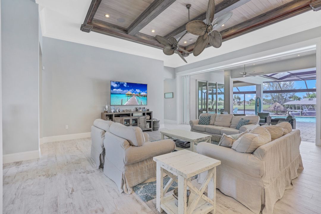 921 W Cape Estates Cir, Cape Coral, FL 33993