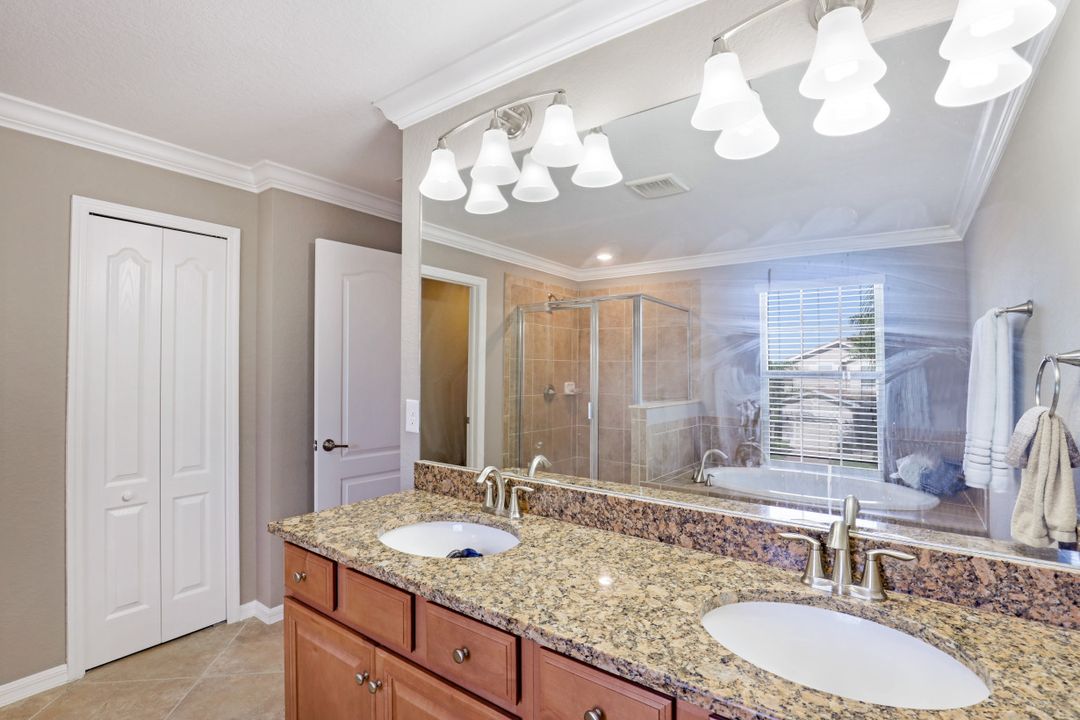 2262 Vermont Ln, Naples, FL 34120