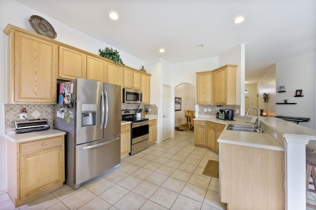 2157 Cape Heather Cir, Cape Coral, FL 33991