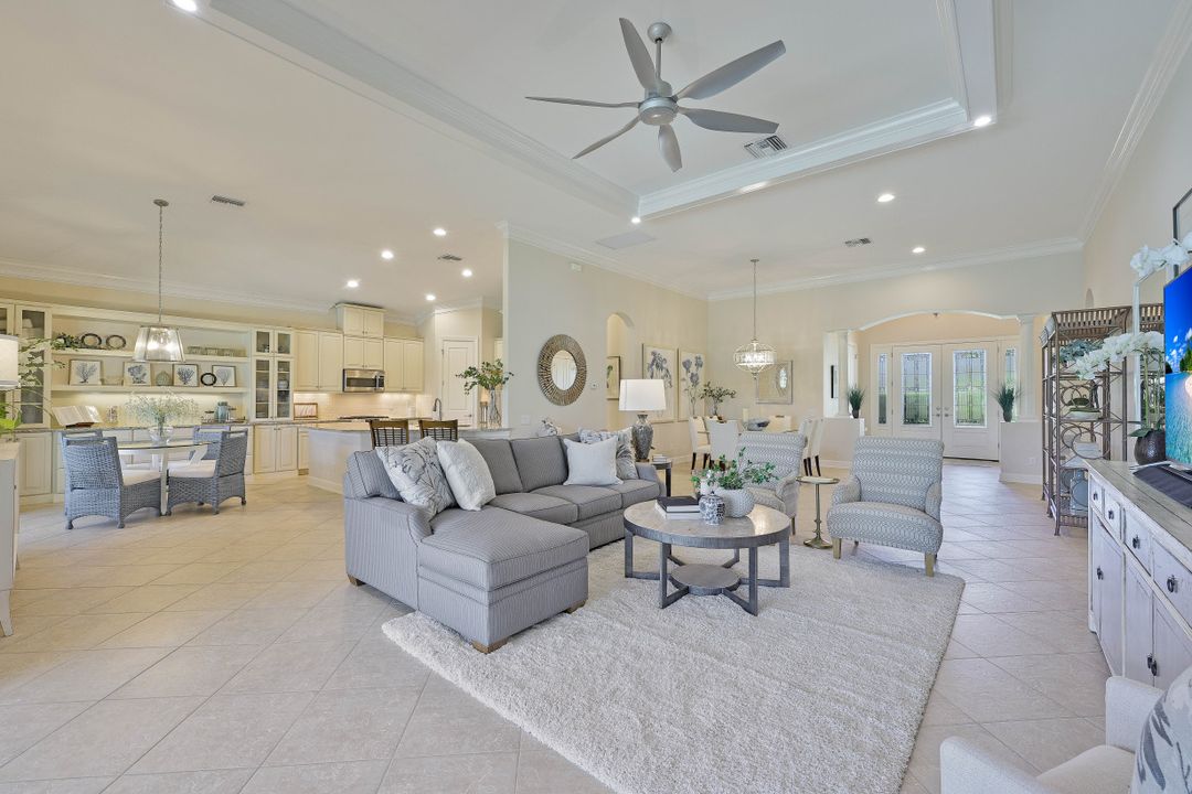 8880 Savona Ct, Naples, FL 34119