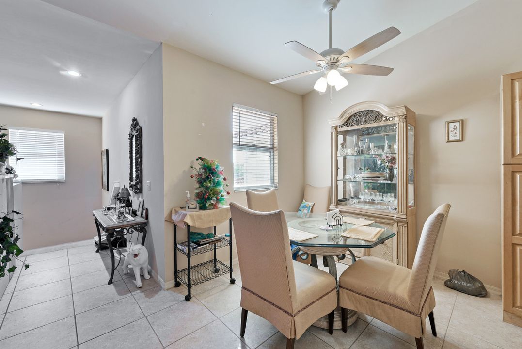 357 Robin Hood Cir #202, Naples, FL 34104