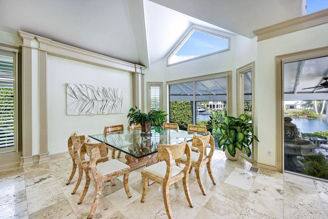 925 Spyglass Ln, Naples, FL 34102