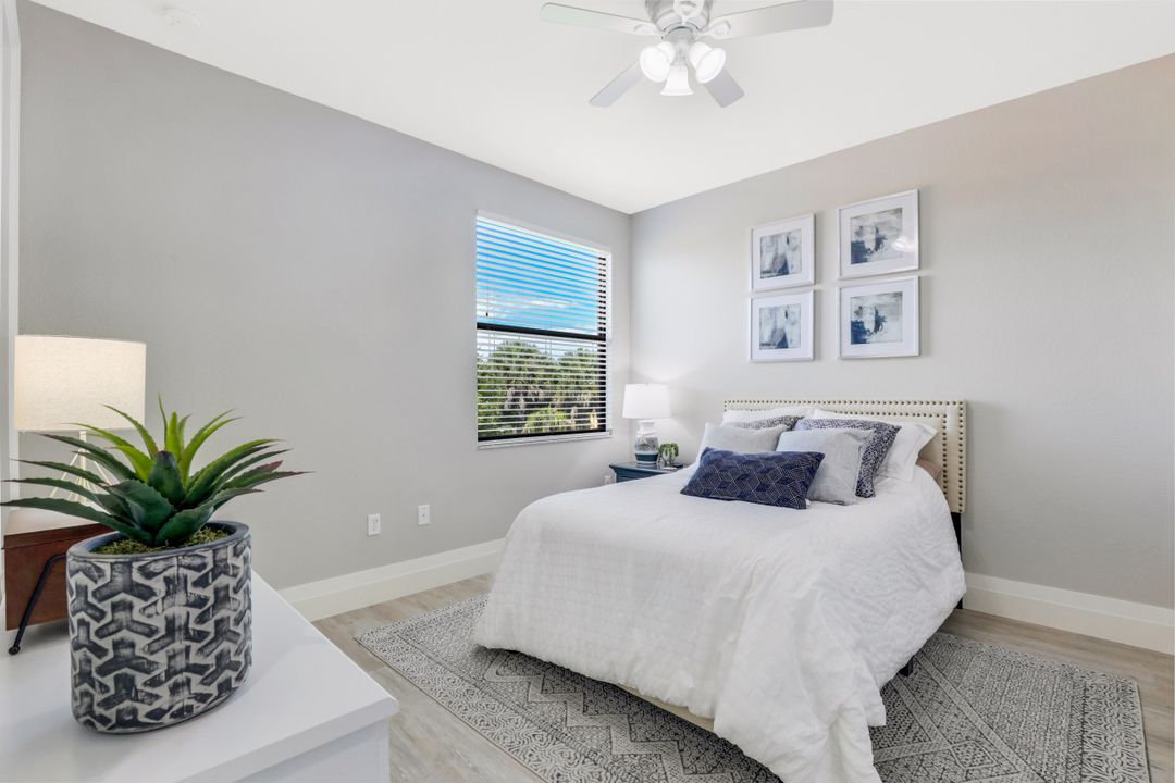 4167 Crescent Ct, Naples, FL 34119