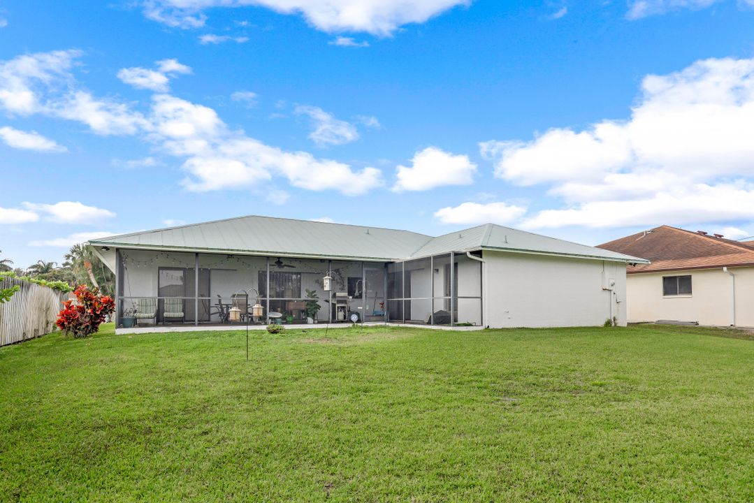 541 92nd Ave N, Naples, FL 34108