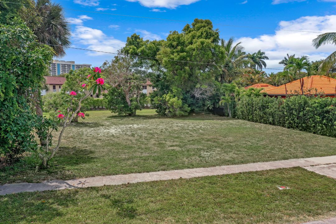 138 Greenbrier St, Marco Island, FL 34145