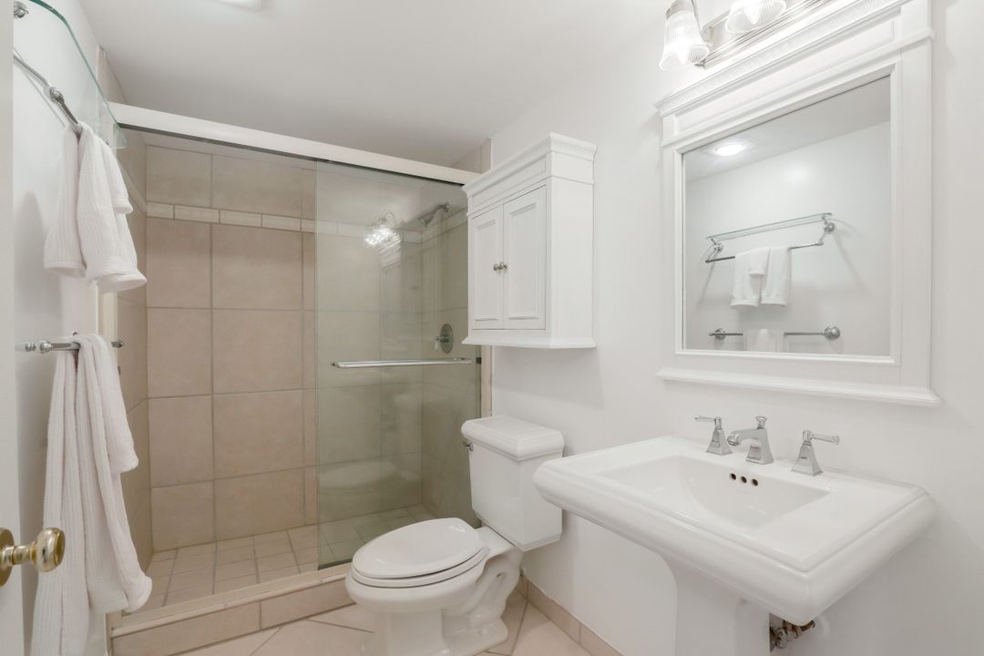 2900 Gulf Shore Blvd N #102, Naples, FL 34103