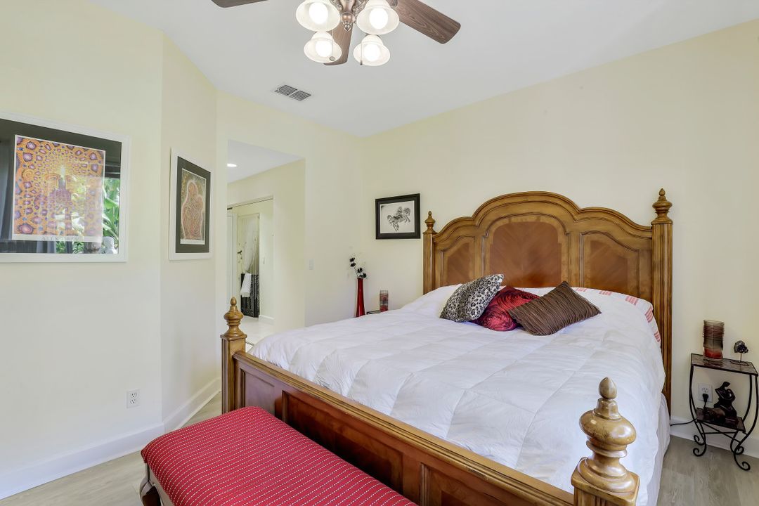 14927 Sterling Oaks Dr, Naples, FL 34110