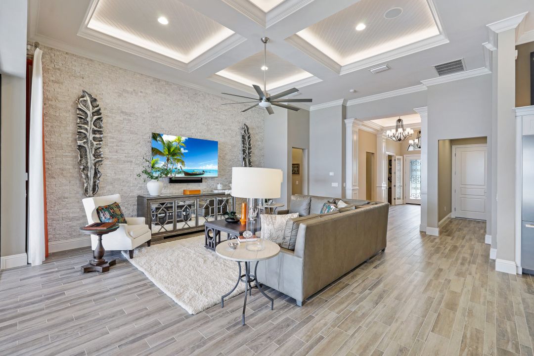 9067 Breakwater Dr, Naples, FL 34120