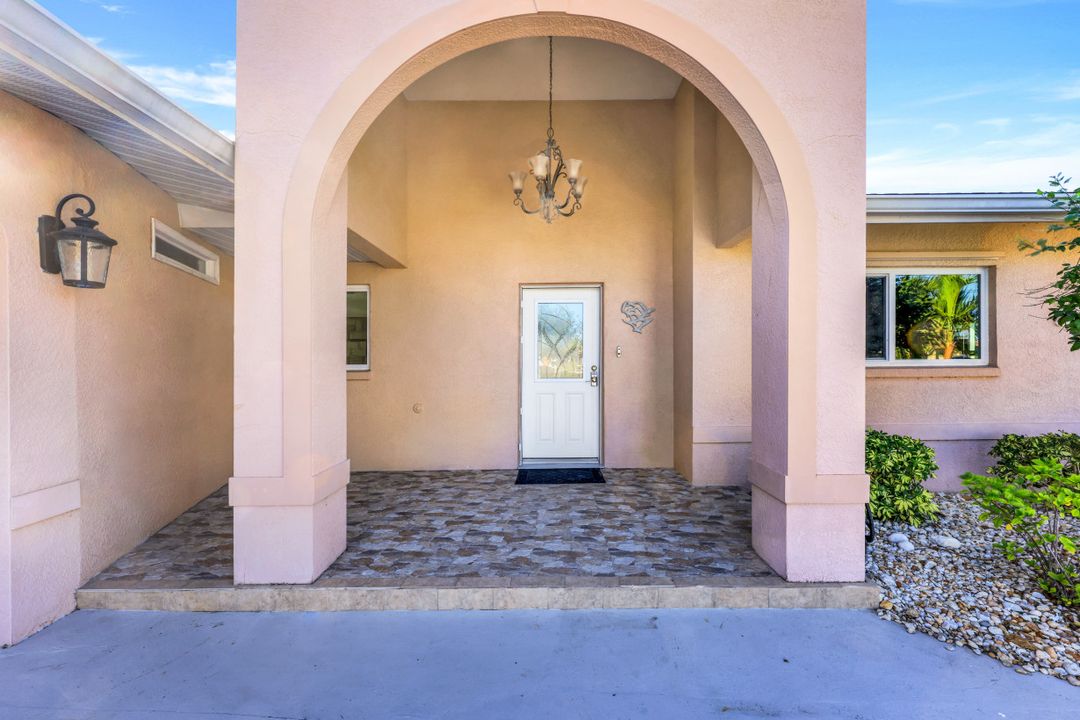 5324 Delano Ct, Cape Coral, FL 33904