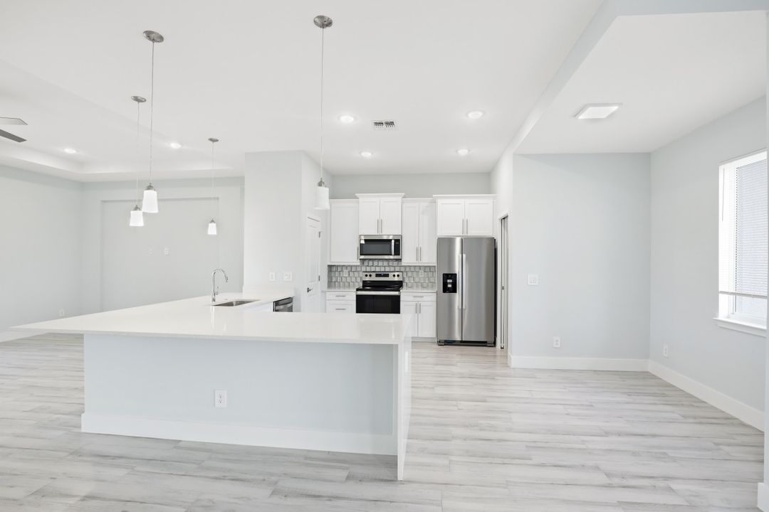 1334 SW Santa Barbara Pl, Cape Coral, FL 33991