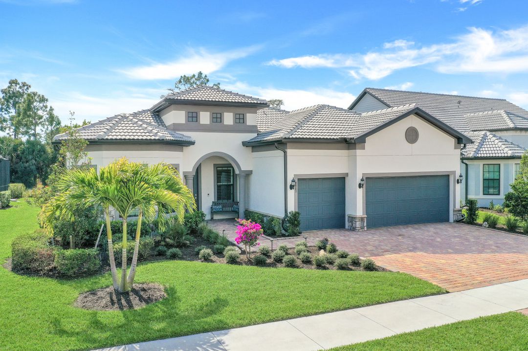 9483 Greyhawk Trl, Naples, FL 34120