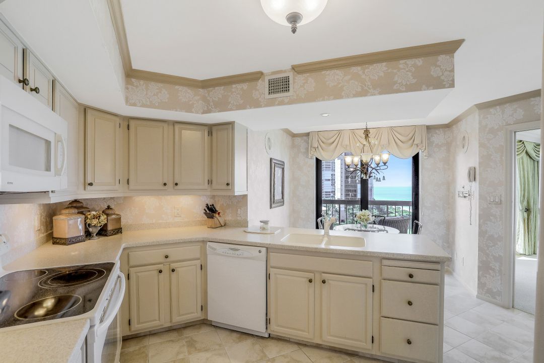 4551 Gulf Shore Blvd N #1003, Naples, FL 34103