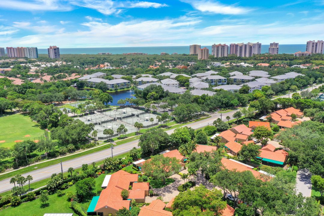 736 Reef Point Cir, Naples, FL 34108