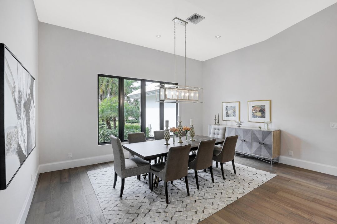 4501 Silver Fox Dr, Naples, FL 34119