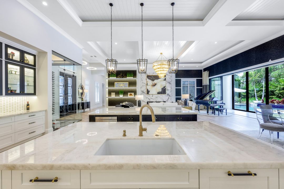 359 Warwick Way, Naples, FL 34110